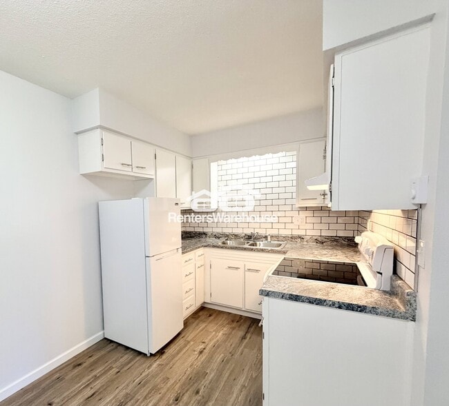 property at 211 S Green St