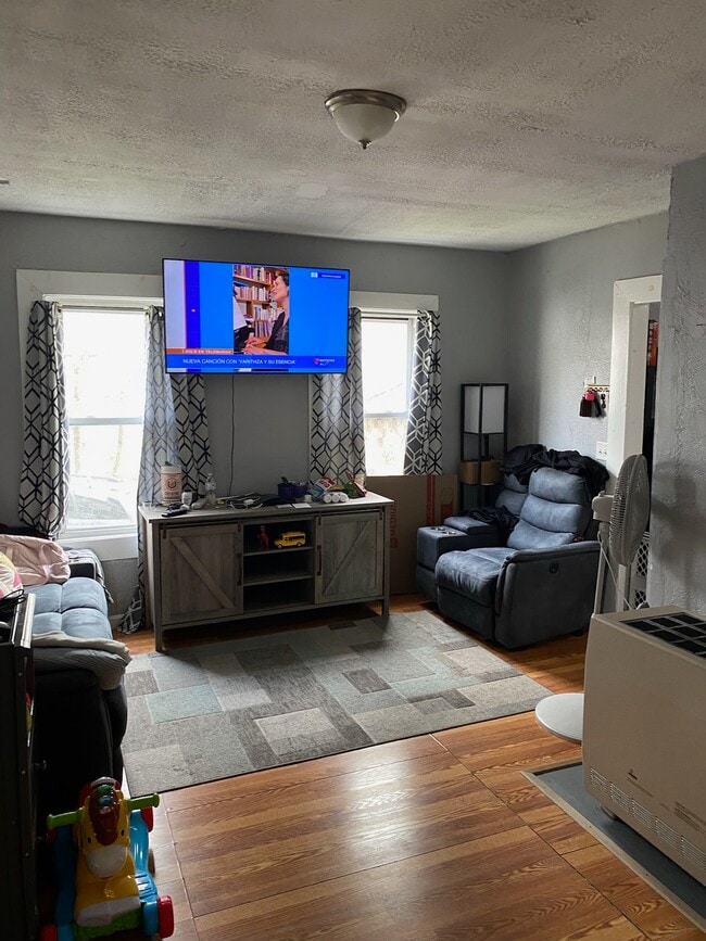 46 Marshall St, Unit 46 Marshall St Apt 1 in Fitchburg, MA - Foto de edificio - Building Photo