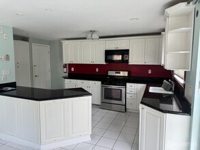 295 Water St in Perth Amboy, NJ - Building Photo - Building Photo