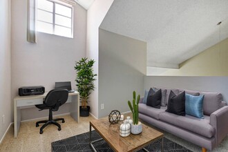 Town Center Apartments in Burbank, CA - Building Photo - Building Photo