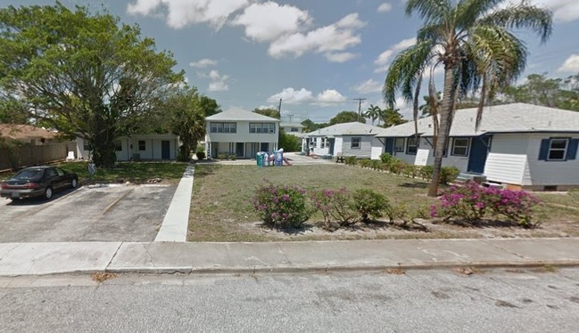 501 10th Ave N in Lake Worth, FL - Building Photo - Building Photo