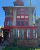 527 W Bancroft St in Toledo, OH - Building Photo