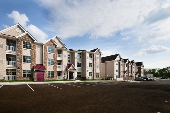 Laurel Green Apartments in Mount Laurel, NJ - Foto de edificio - Building Photo