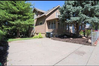 828 S 49th St in Omaha, NE - Foto de edificio - Building Photo