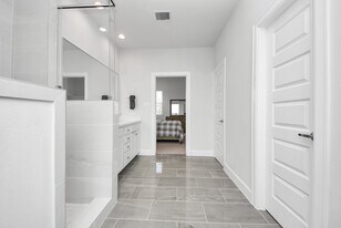 506 W Donovan St in Houston, TX - Building Photo