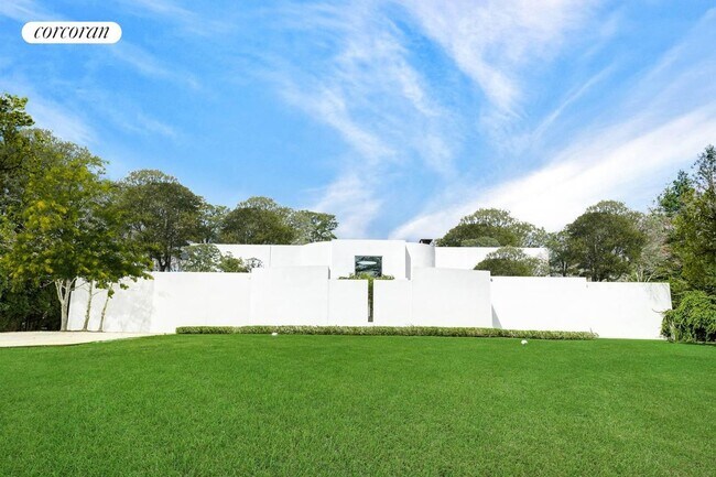 12 Glen Oak Ct in Wainscott, NY - Building Photo - Building Photo