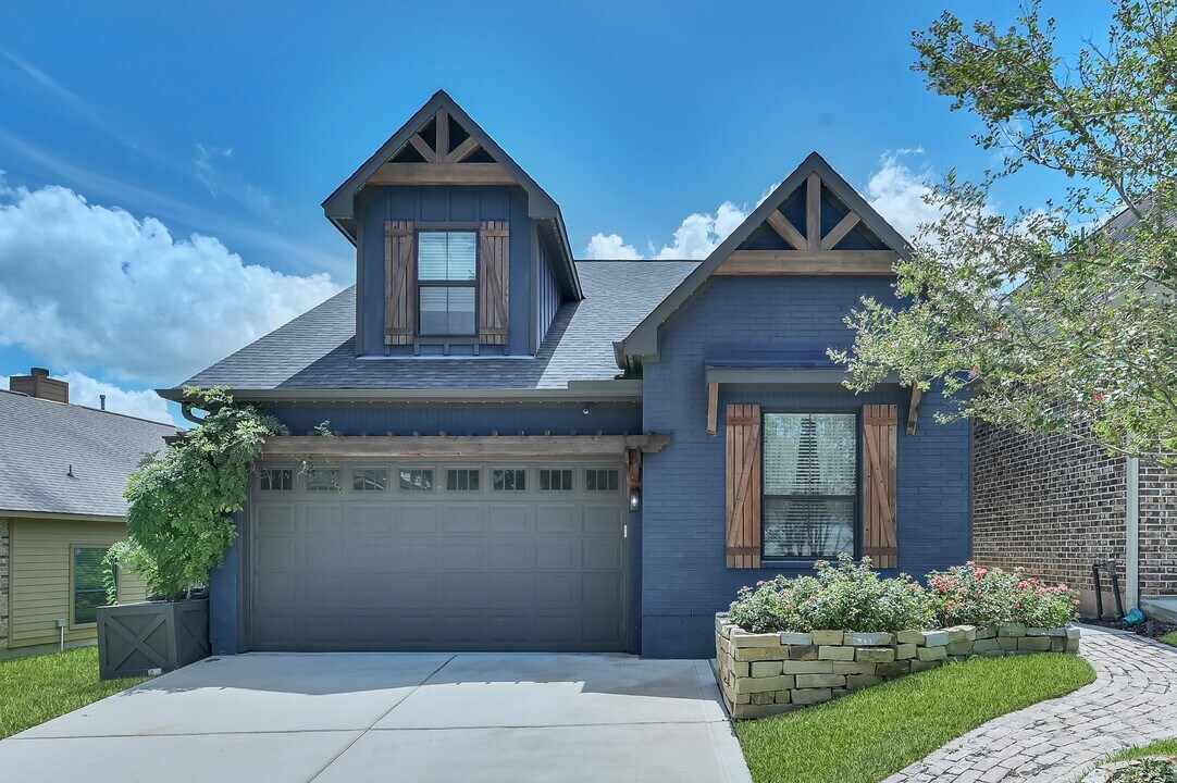 109 Cove Cir in Montgomery, TX - Building Photo
