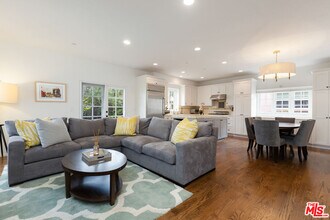 2316 Washington Ave in Santa Monica, CA - Building Photo - Building Photo