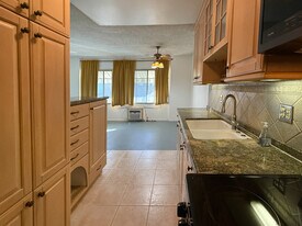 250 Linden Ave in Long Beach, CA - Building Photo