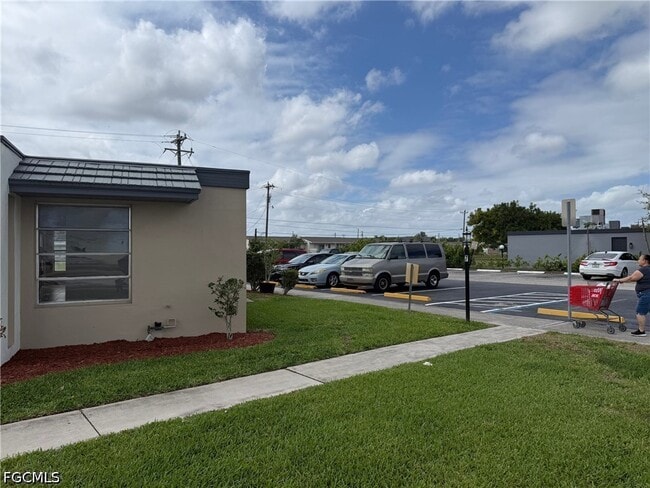 1131 S Loop Blvd in Lehigh Acres, FL - Building Photo - Building Photo