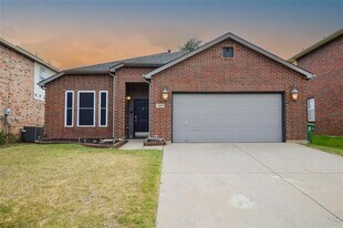 1305 Pine Ridge Rd in Roanoke, TX - Building Photo