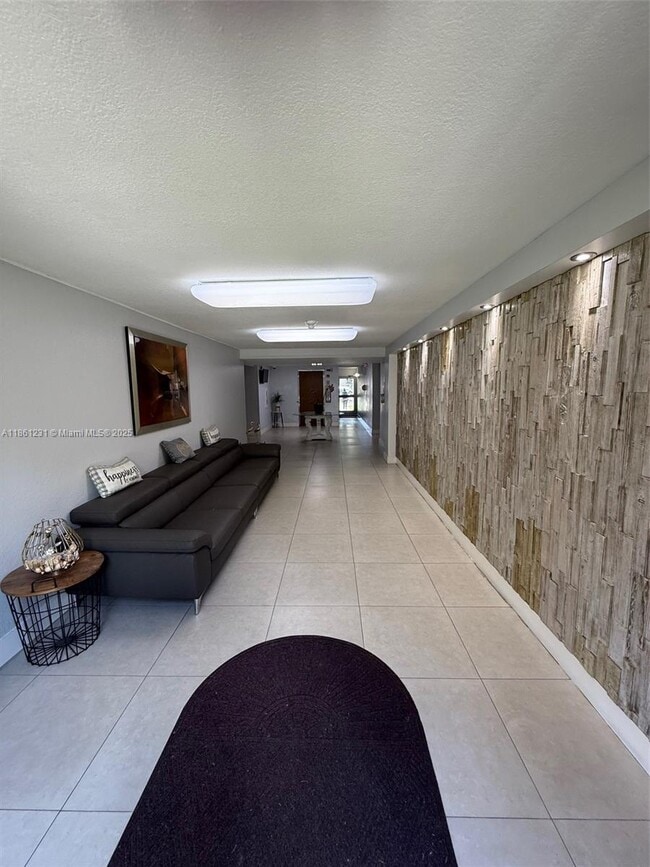 9350 Fontainebleau Blvd in Miami, FL - Building Photo - Building Photo