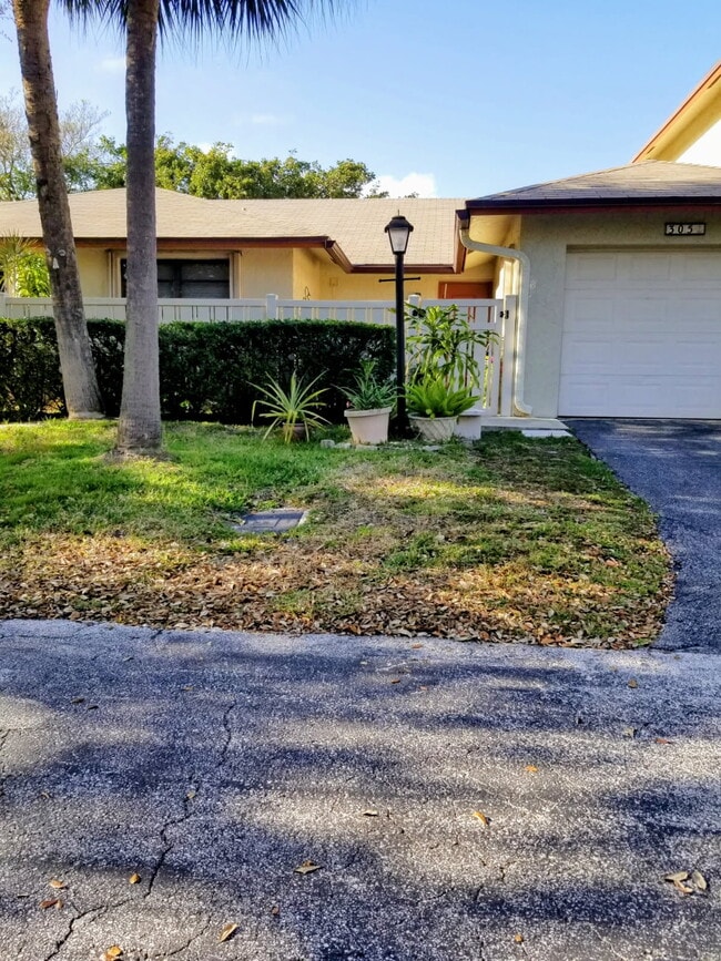 1821 NE 40th Ct, Unit 1821 NE 40th Ct in Pompano Beach, FL - Building Photo - Building Photo