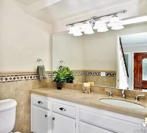 6593 Vía Arboles in Anaheim, CA - Building Photo