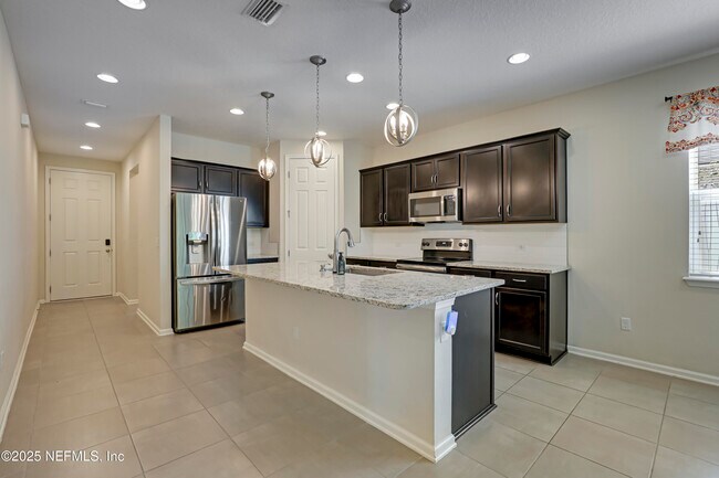 3074 Paddle Creek Dr in Green Cove Springs, FL - Building Photo - Building Photo