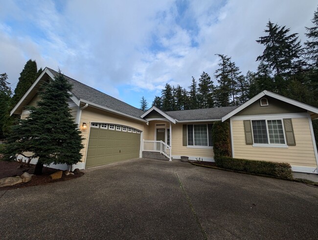 7330 McCormick Woods Dr SW in Port Orchard, WA - Foto de edificio - Building Photo