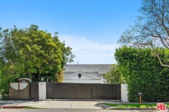400 Chautauqua Blvd in Los Angeles, CA - Building Photo - Building Photo
