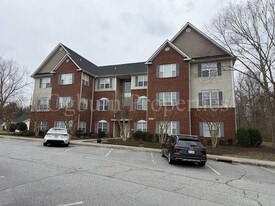 6981 Hanesbrook Cir in Clemmons, NC - Building Photo