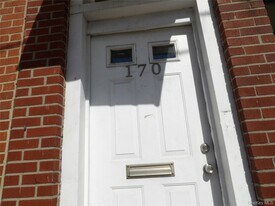 170 N Wellwood Ave in Lindenhurst, NY - Building Photo