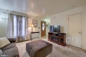 6 Tiffany Ln in Lebanon, PA - Building Photo - Building Photo