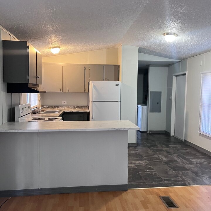 2203 Dora Dr in Pensacola, FL - Building Photo