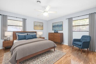 300 Barclay Rd in Chapel Hill, NC - Foto de edificio - Building Photo