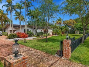15280 SW 72nd Ave in Miami, FL - Building Photo - Building Photo