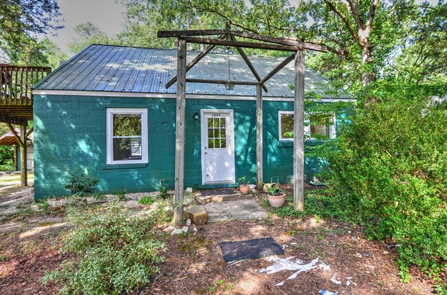 property at 1205 N Greensboro St