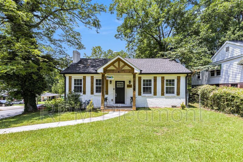 1355 Westview Dr SW in Atlanta, GA - Building Photo
