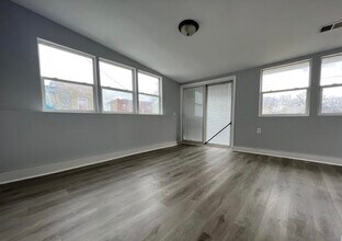 2108 N Keeler Ave, Unit 2 in Chicago, IL - Building Photo - Building Photo