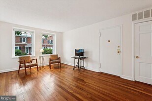 4726 29th St S in Arlington, VA - Building Photo