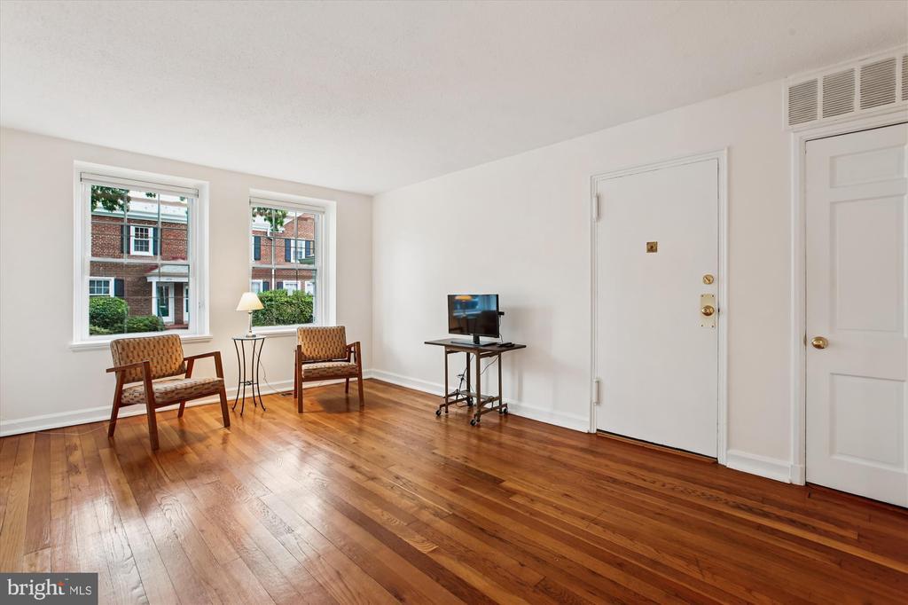 4726 29th St S in Arlington, VA - Building Photo