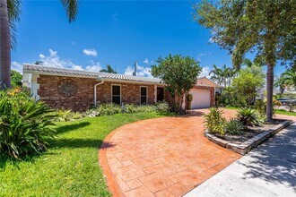 6421 NE 22nd Ave in Fort Lauderdale, FL - Building Photo - Building Photo