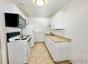 9747 Riverview Ave, Unit 11 in Lakeside, CA - Building Photo