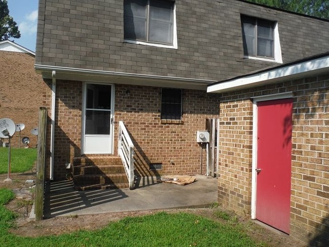 104 Cedar Ct in Greenville, NC - Foto de edificio - Building Photo