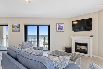 5207 S Atlantic Ave in New Smyrna Beach, FL - Foto de edificio - Building Photo