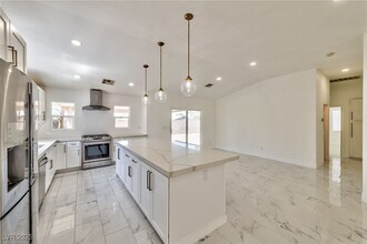 1206 Sunfire Ave in Henderson, NV - Foto de edificio - Building Photo