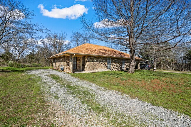 223 E Pritchard Ln in Blue Ridge, TX - Building Photo - Building Photo