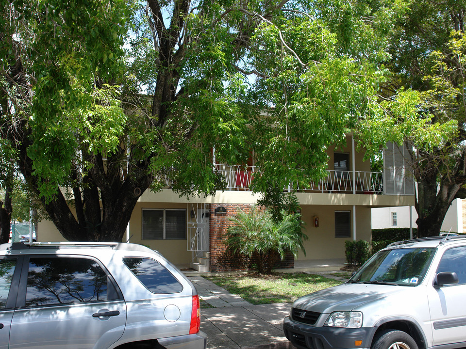 45 Madeira Ave in Coral Gables, FL - Foto de edificio