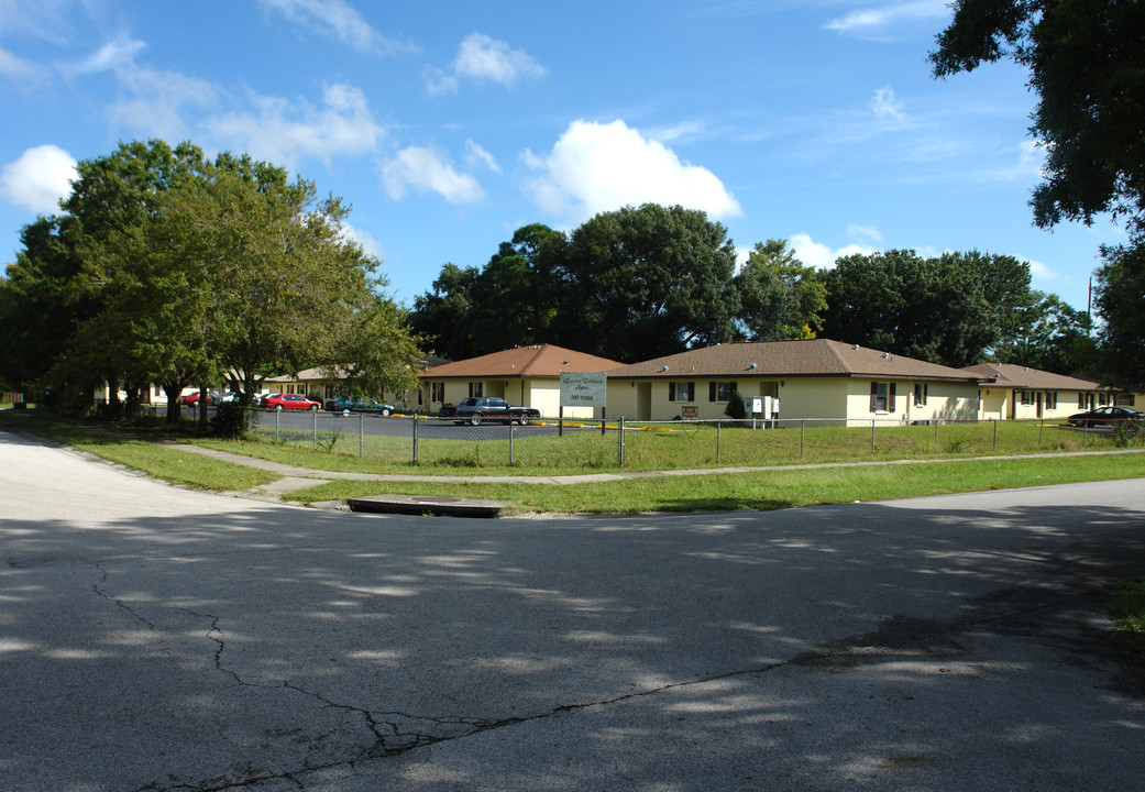 Queens Terrace Apartments in Pinellas Park, FL - Building Photo