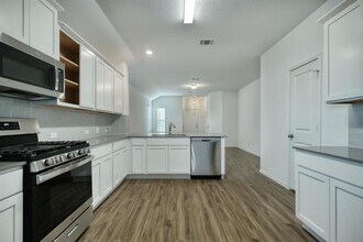 241 Majestic Cedar Ct in Liberty Hill, TX - Foto de edificio - Building Photo