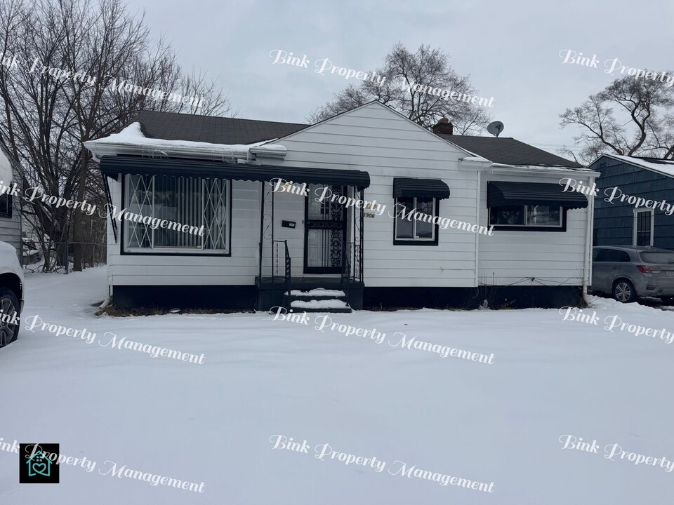 1906 Shamrock Ln in Flint, MI - Building Photo