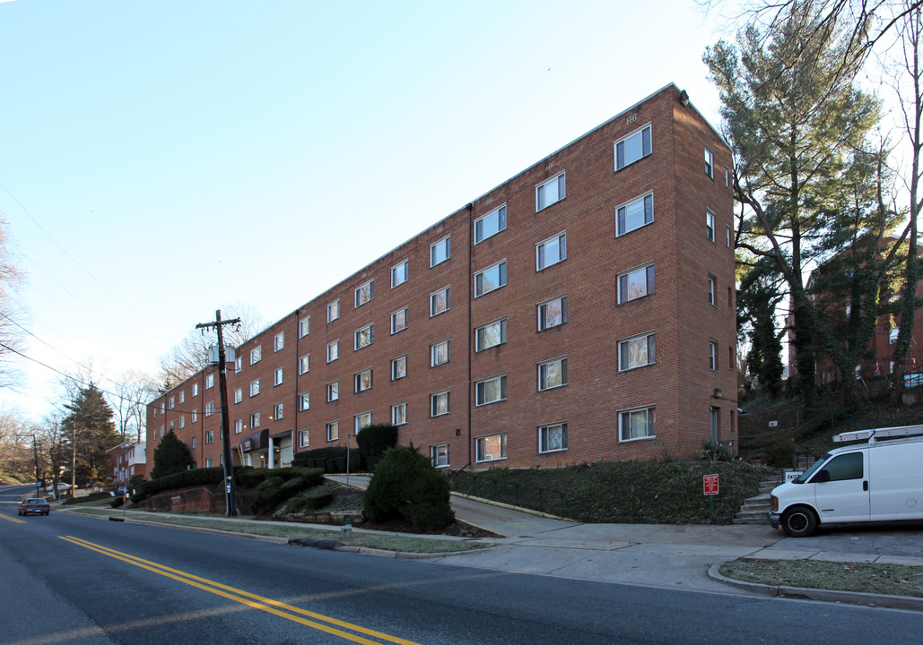 Kenwood House in Silver Spring, MD - Building Photo