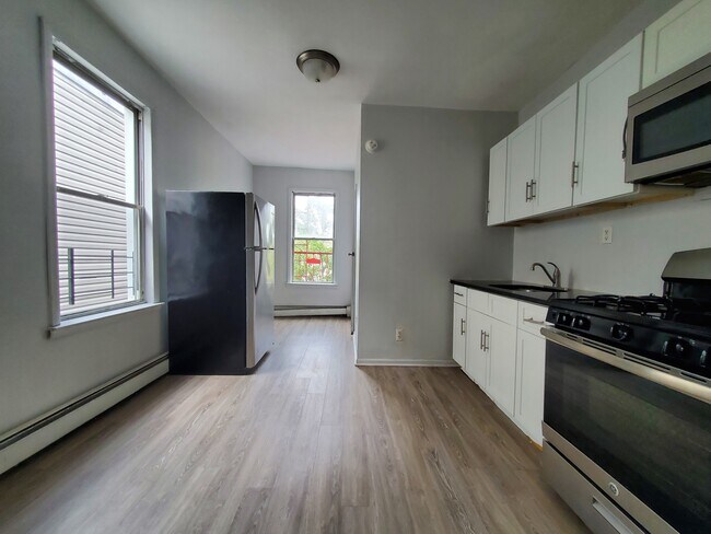 302 Ege Ave, Unit 1L