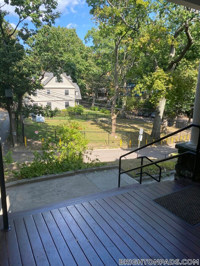 10 Selkirk Rd