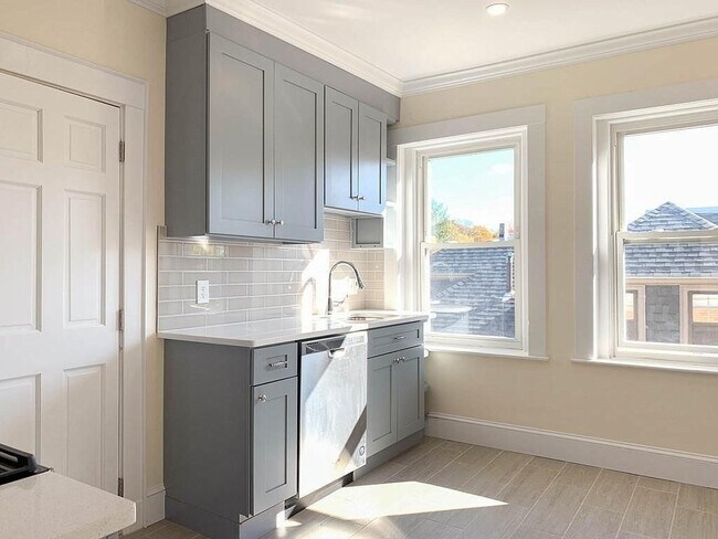 797 Washington St, Unit 3 in Brookline, MA - Building Photo - Building Photo
