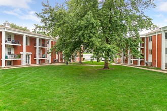 Westwood Apartments in Omaha, NE - Building Photo - Building Photo