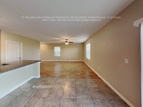 5140 White Chicory Dr, Unit 2 in Apollo Beach, FL - Building Photo - Building Photo