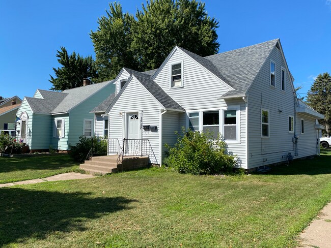 1202 S 11th Ave, Unit Upper in Wausau, WI - Foto de edificio - Building Photo