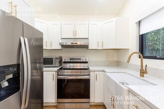 5766 Waverly Ave in San Diego, CA - Building Photo - Building Photo